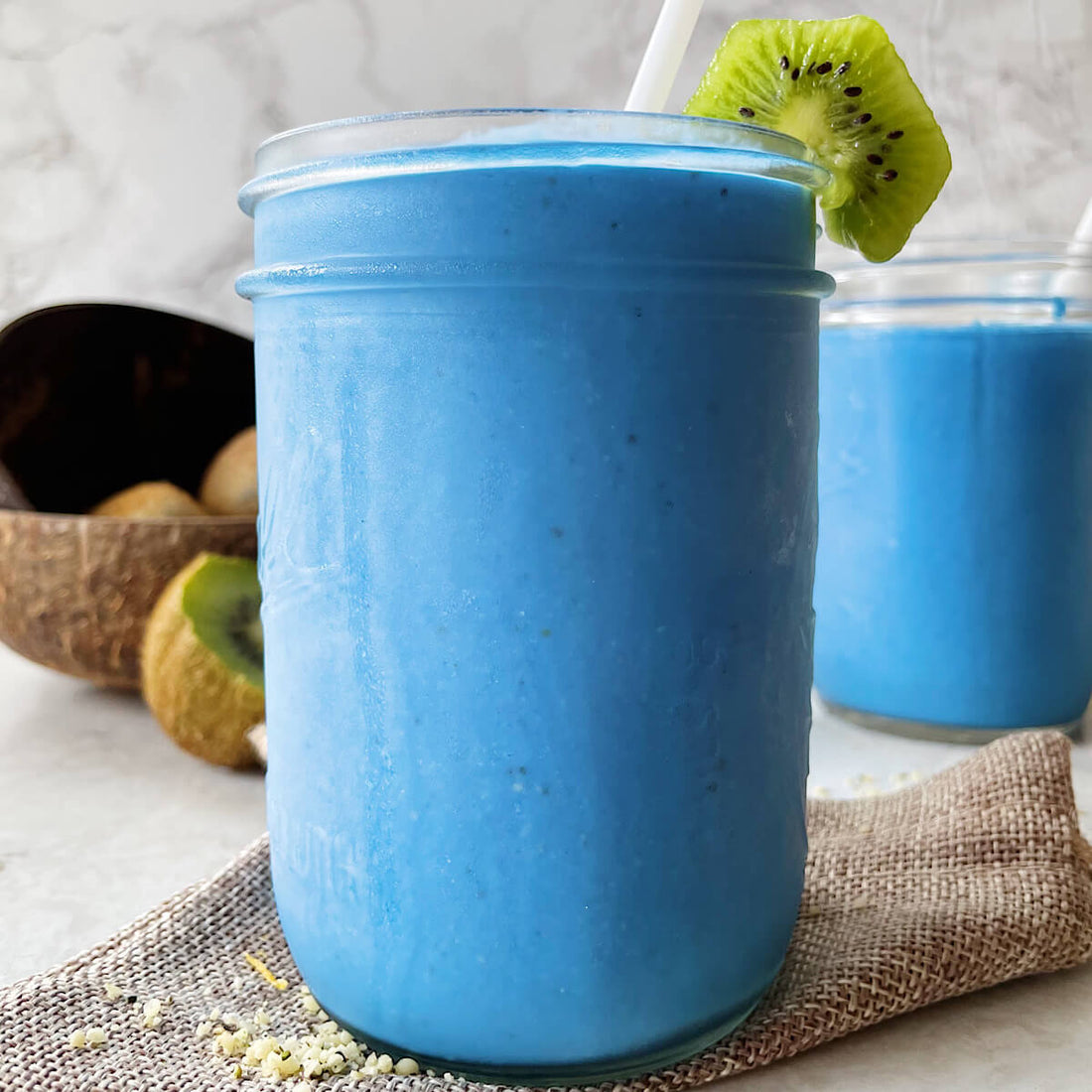 BATIDO DE ESPIRULINA AZUL PARA UNA PIEL BRILLANTE